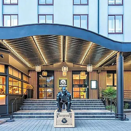 永河畔拉罗什中心美居酒店 4*